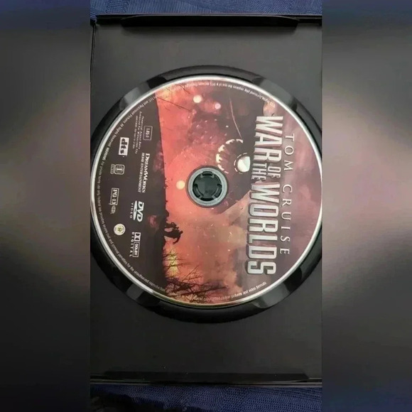 War Of The Worlds DVD (EUC) - Picture 3 of 3